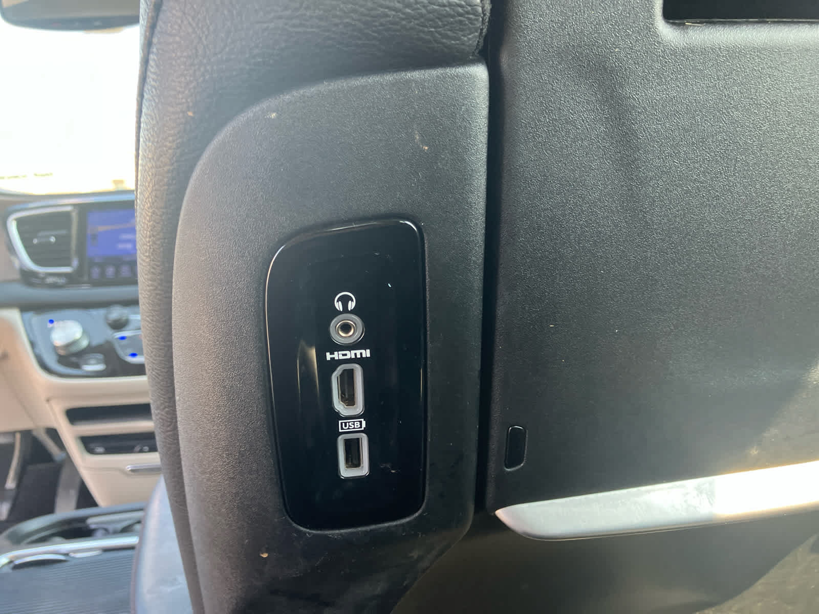 Used 2017 Chrysler Pacifica Touring-L Plus w/ Tire & Wheel Group FWD image 33