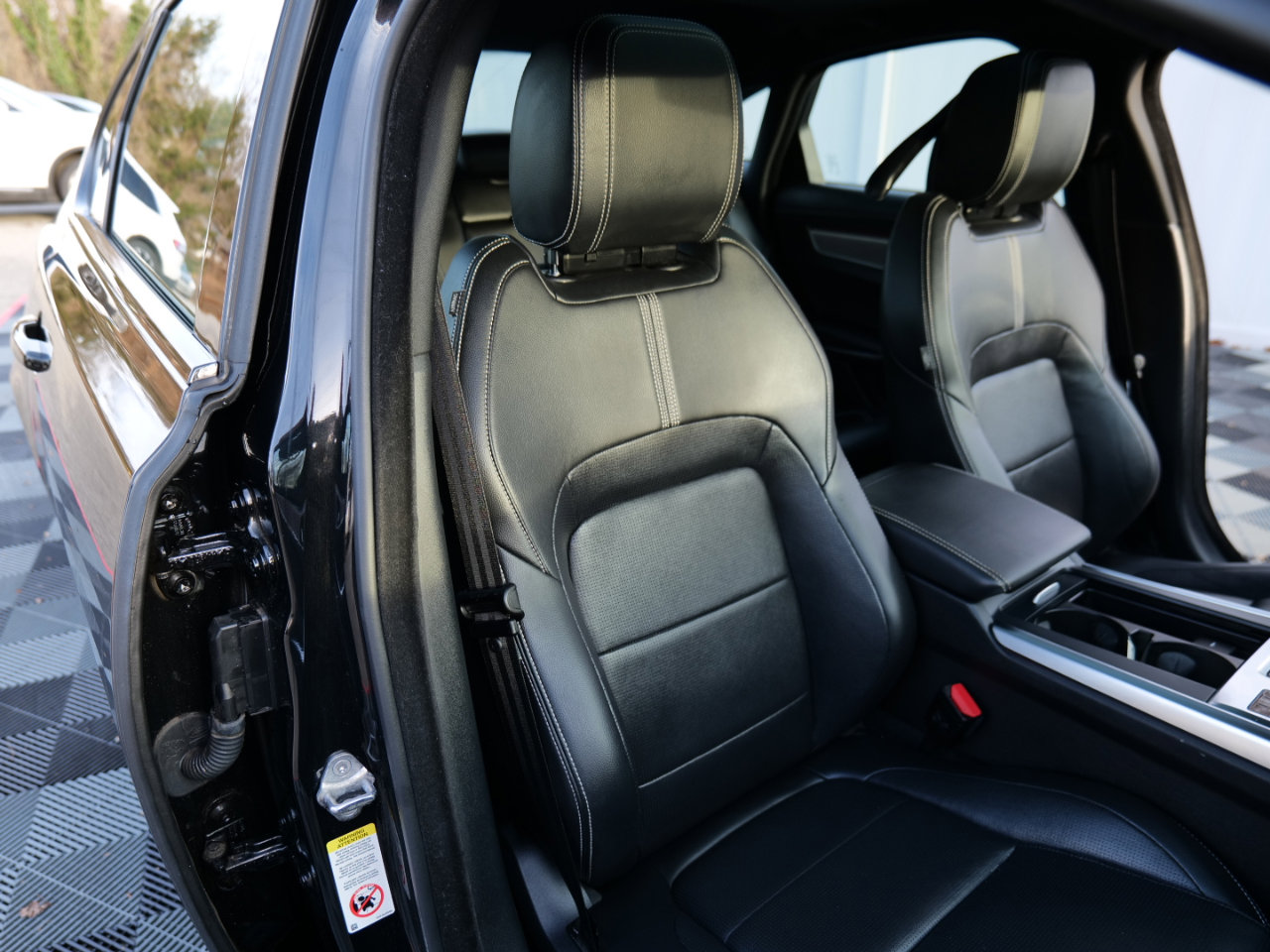 Used 2024 Jaguar XF R-Dynamic SE image 40