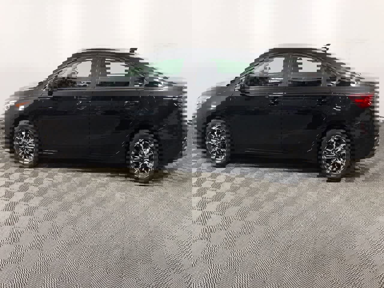 Used 2024 Kia Forte LXS image 5