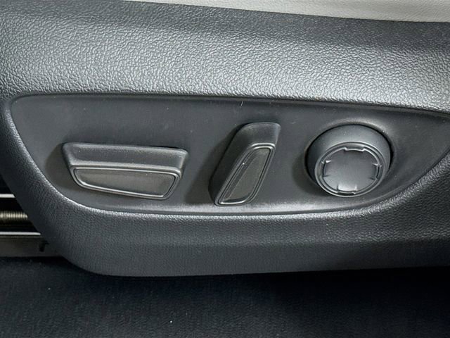Used 2025 Toyota Sienna XLE w/ XLE Plus Package FWD image 11