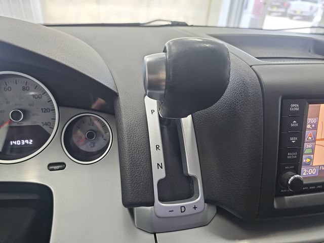 Used 2009 Volkswagen Routan SEL Premium FWD image 23
