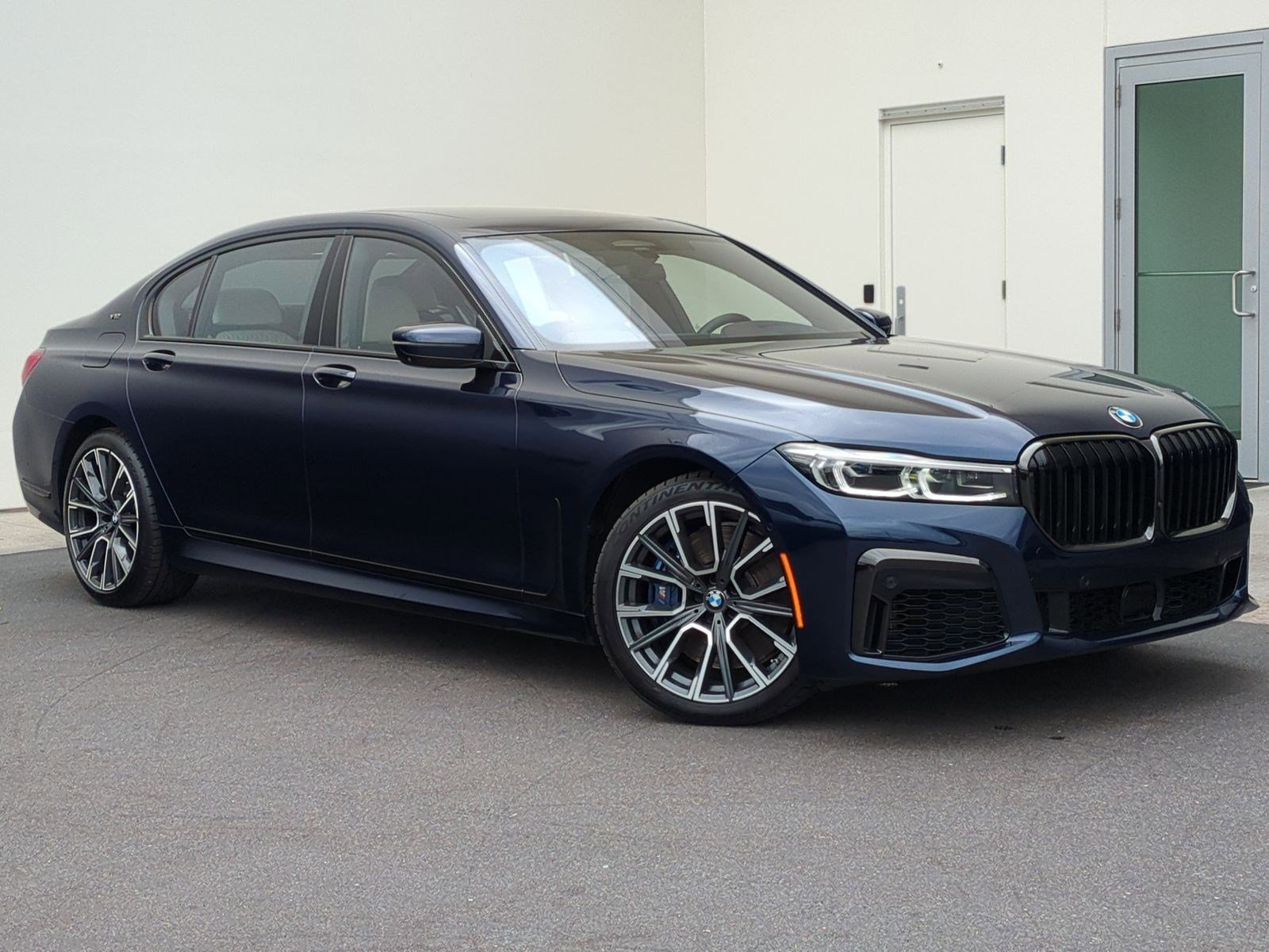 Used 2022 BMW M760i xDrive w/ Luxury Rear Seating Package AWD/4WD image 2