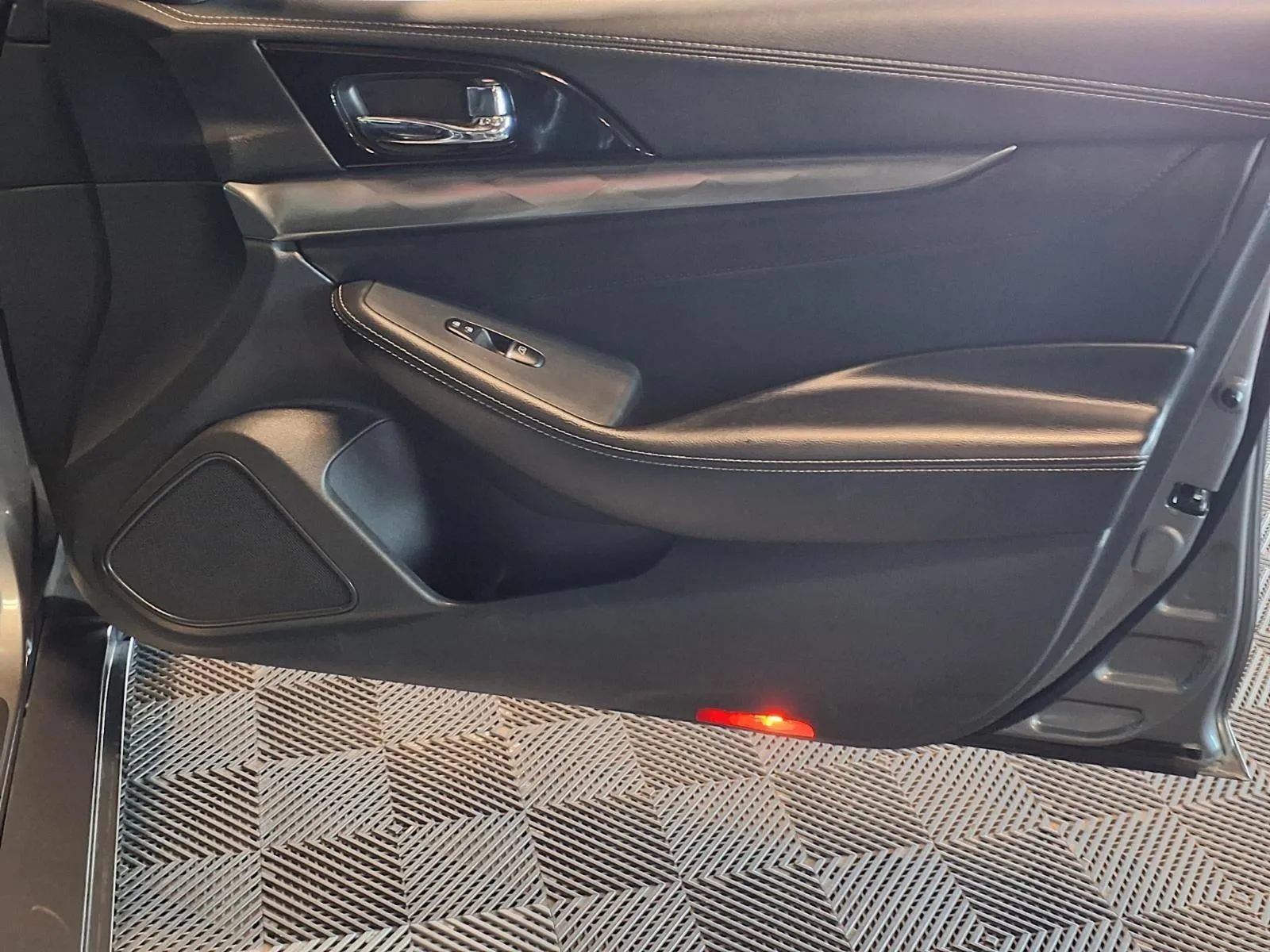 Used 2020 Nissan Maxima 3.5 SV w/ Floor Mat Group FWD image 11