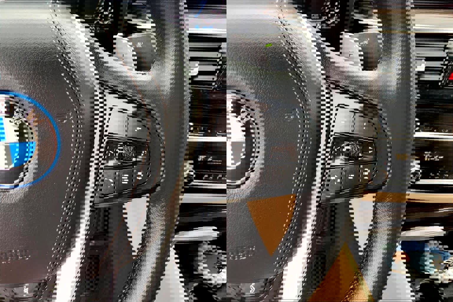 Used 2023 BMW 530e RWD image 22