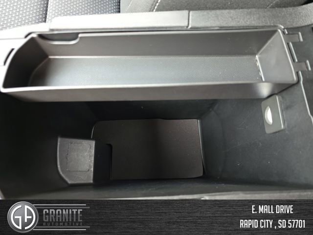 Used 2024 GMC Terrain SLE image 25