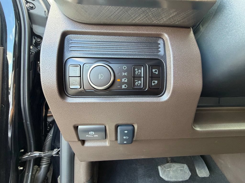 Used 2026 Ford F450 King Ranch w/ FX4 Off-Road Package AWD/4WD image 4