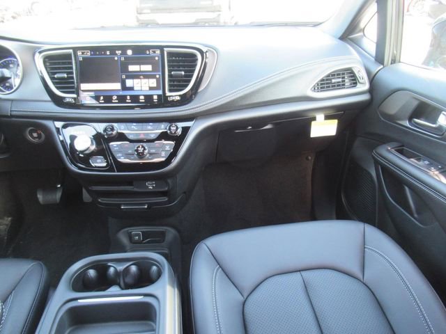 New 2027 Chrysler Pacifica Select FWD image 13