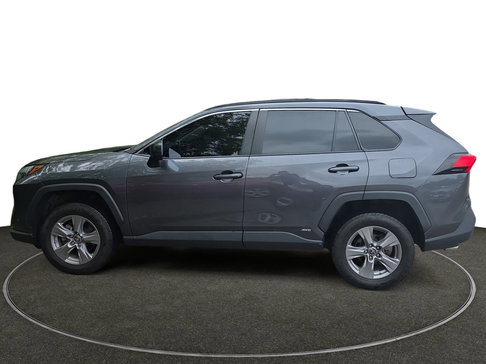 Used 2023 Toyota RAV4 LE AWD/4WD image 2