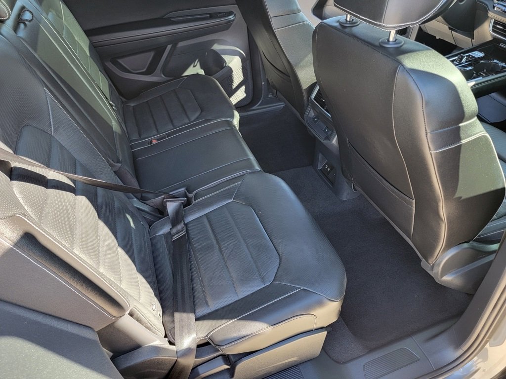 Used 2024 Volkswagen Atlas Cross Sport SEL R-Line image 17