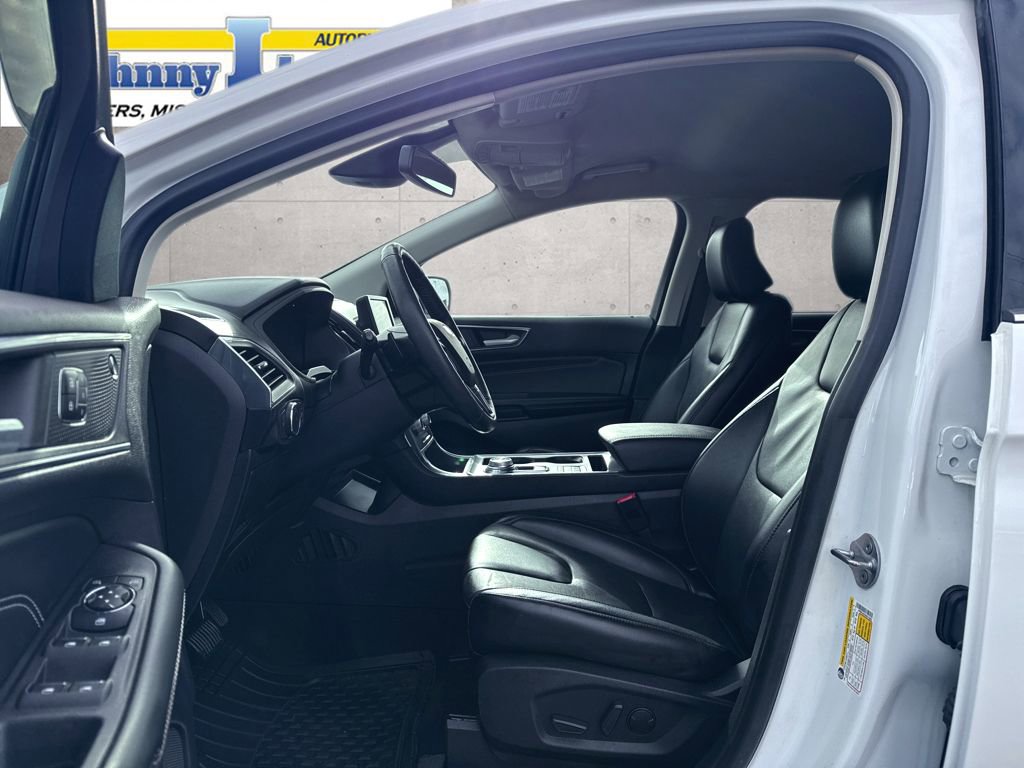 Used 2022 Ford Edge Titanium w/ Class II Trailer Tow Package image 10