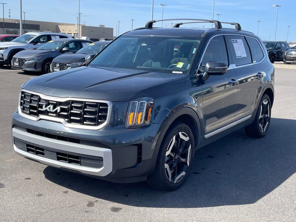 Used 2024 Kia Telluride S w/ S Sunroof Package image 3