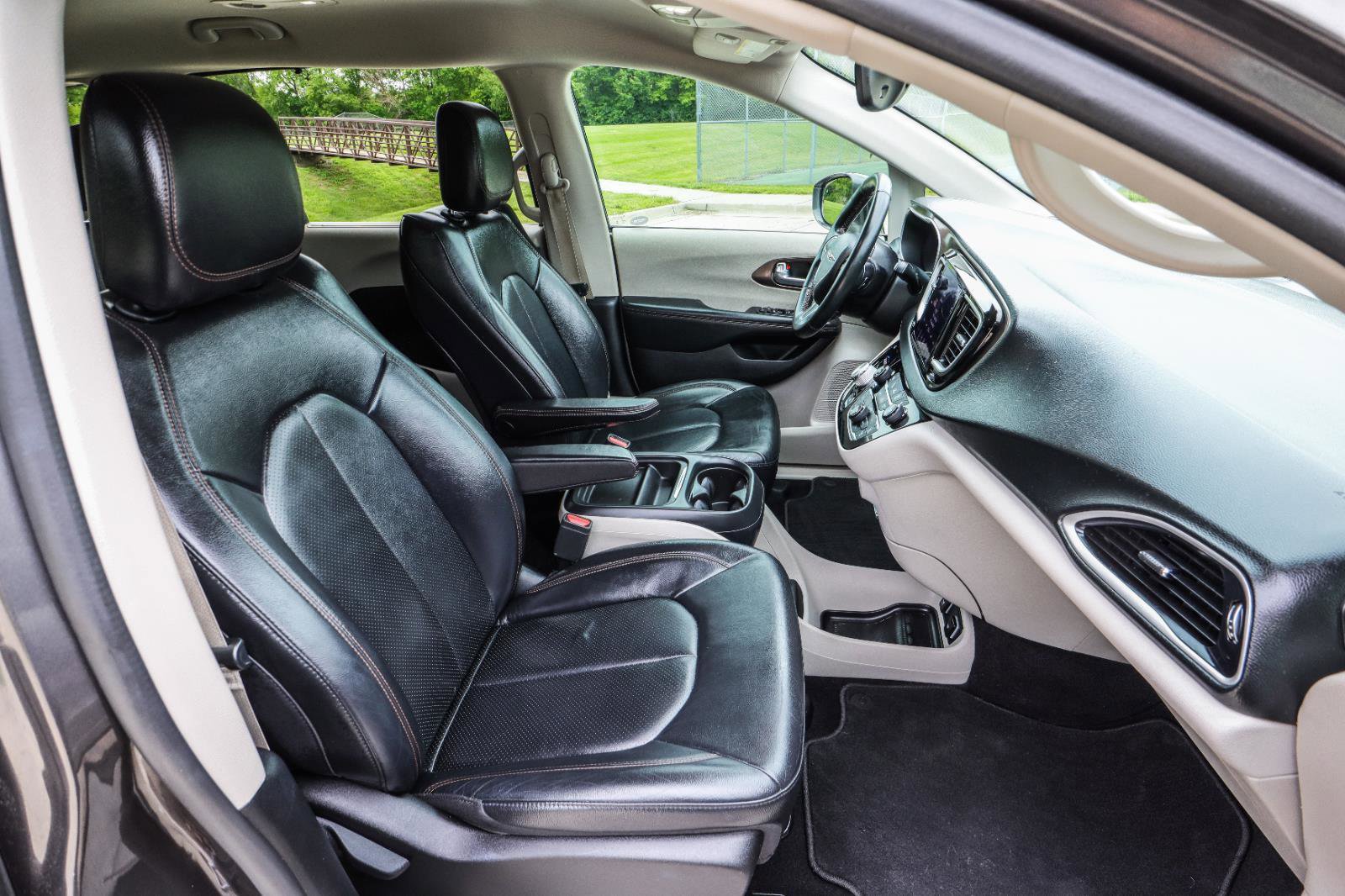 Used 2019 Chrysler Pacifica Touring-L w/ Advanced Safetytec Group FWD image 40
