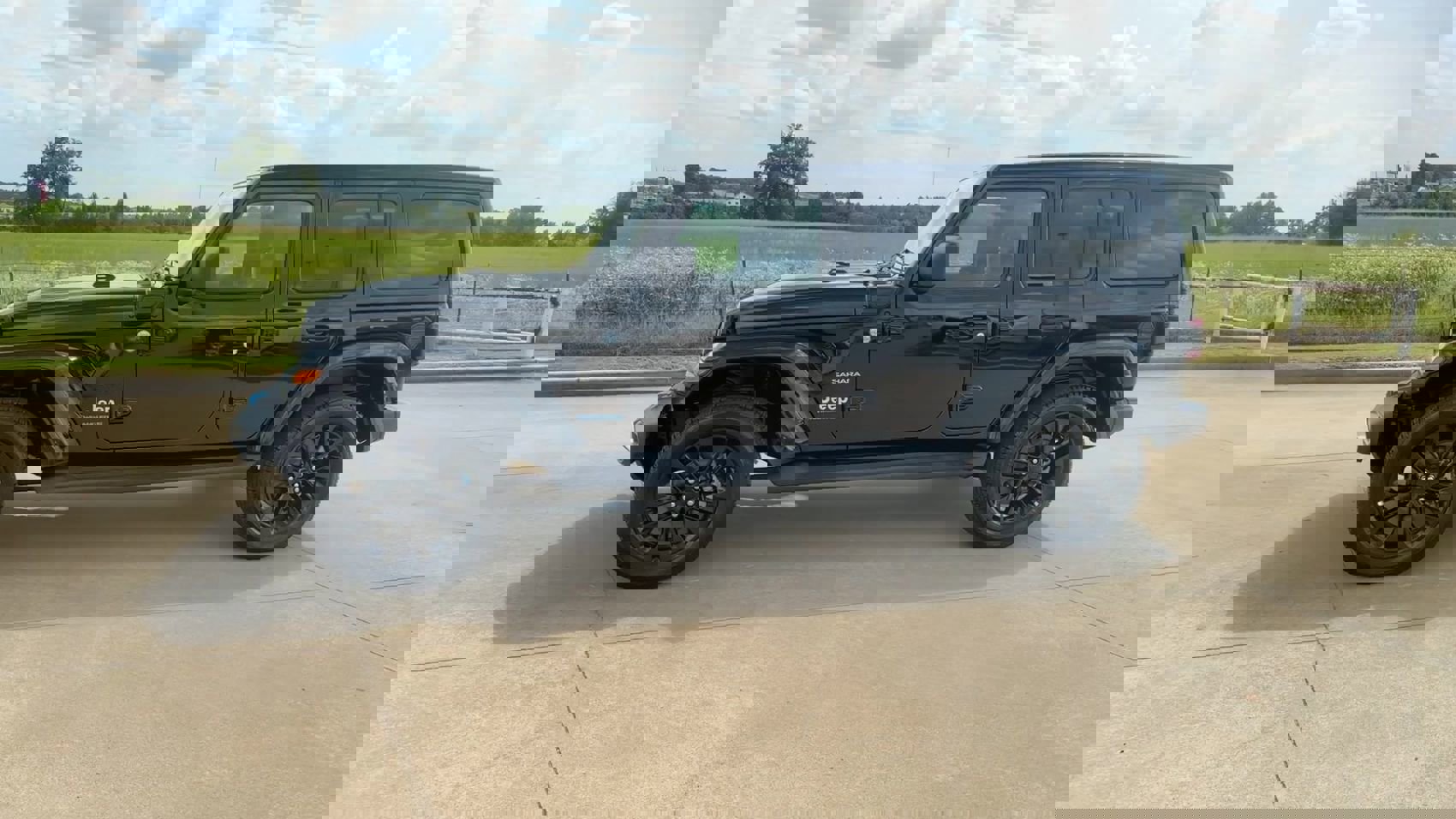 New 2023 Jeep Wrangler Sahara image 6