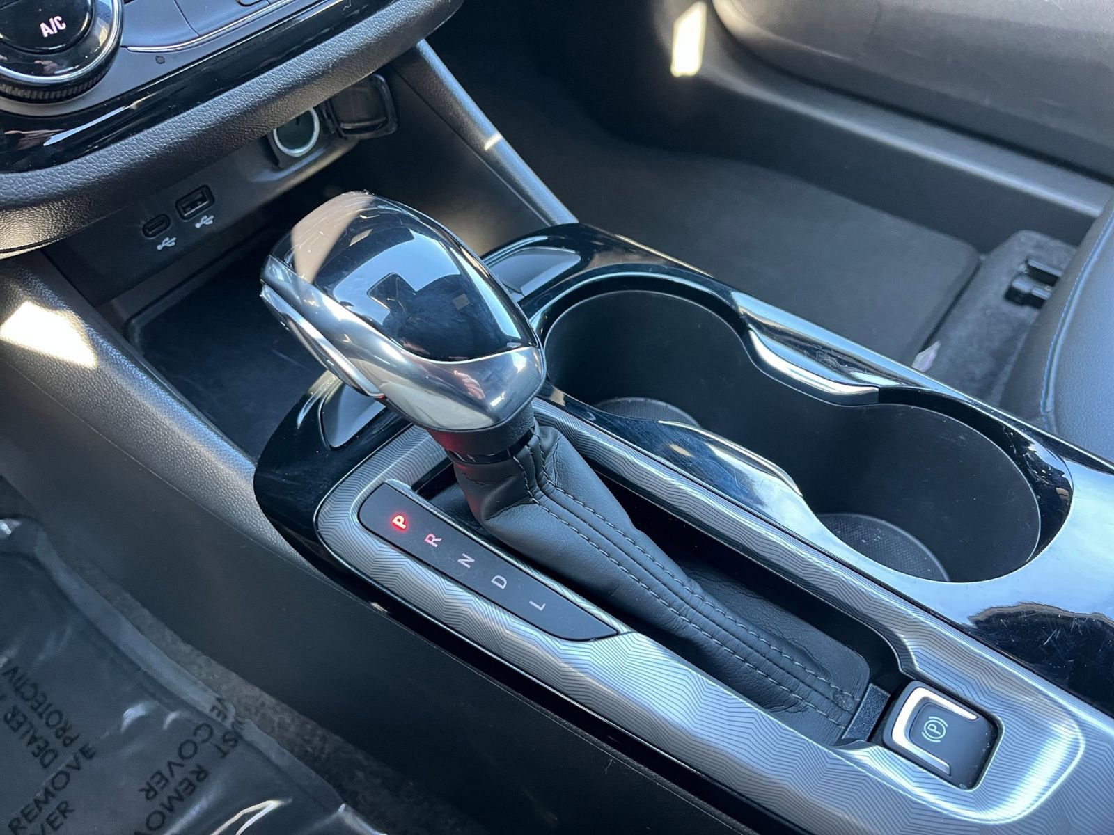 Used 2025 Buick Envista Sport Touring image 40