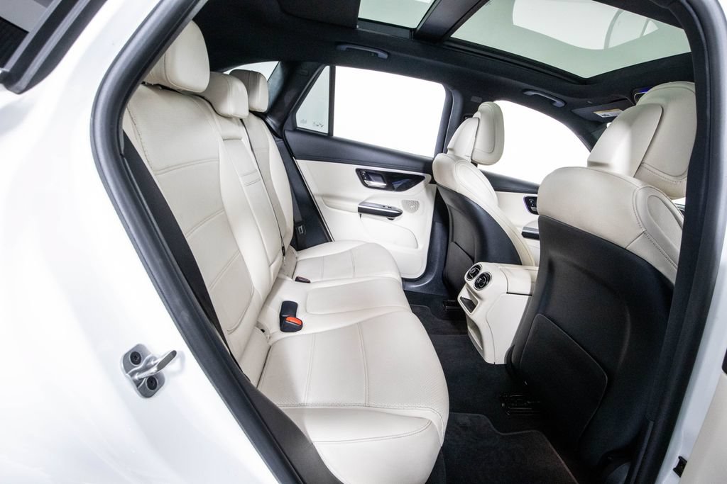 Used 2025 Mercedes-Benz GLC 300 image 13
