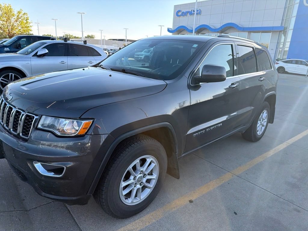 Used 2019 Jeep Grand Cherokee Laredo AWD/4WD image 8