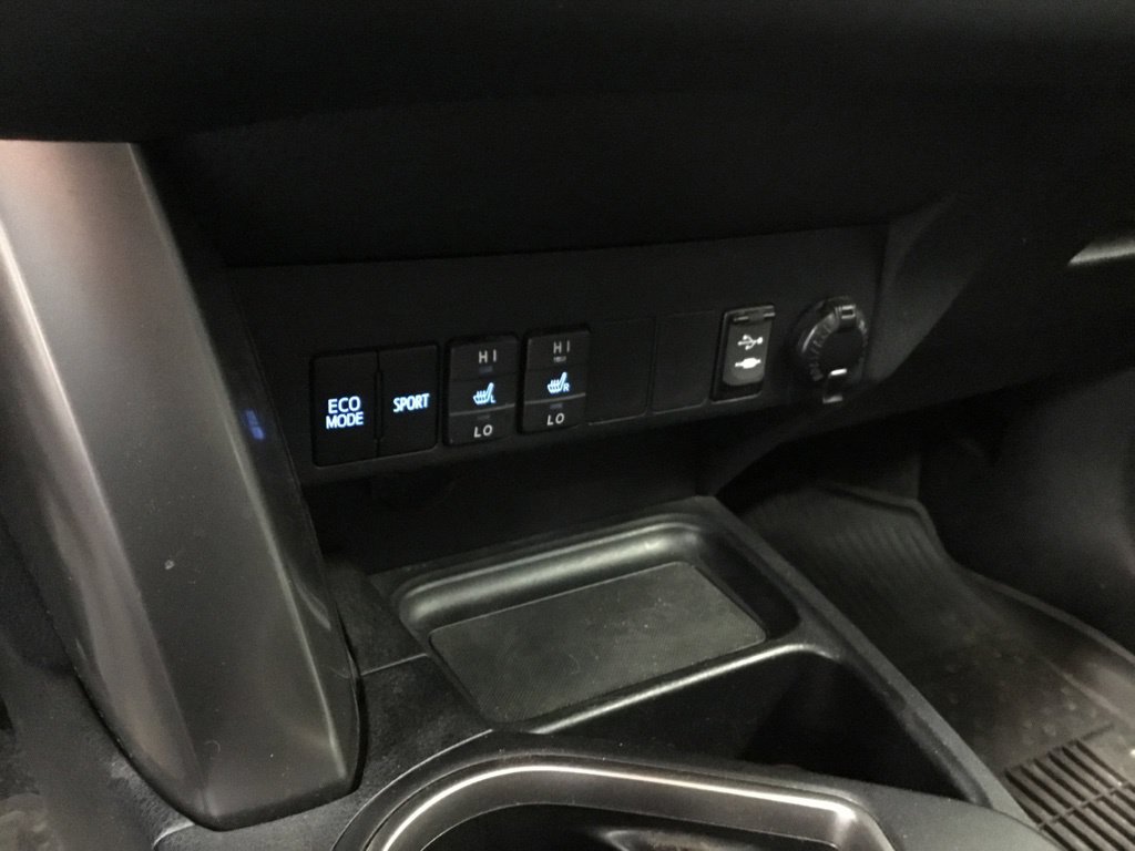 Used 2018 Toyota RAV4 XLE w/ Plus Extra Value Package AWD/4WD image 24