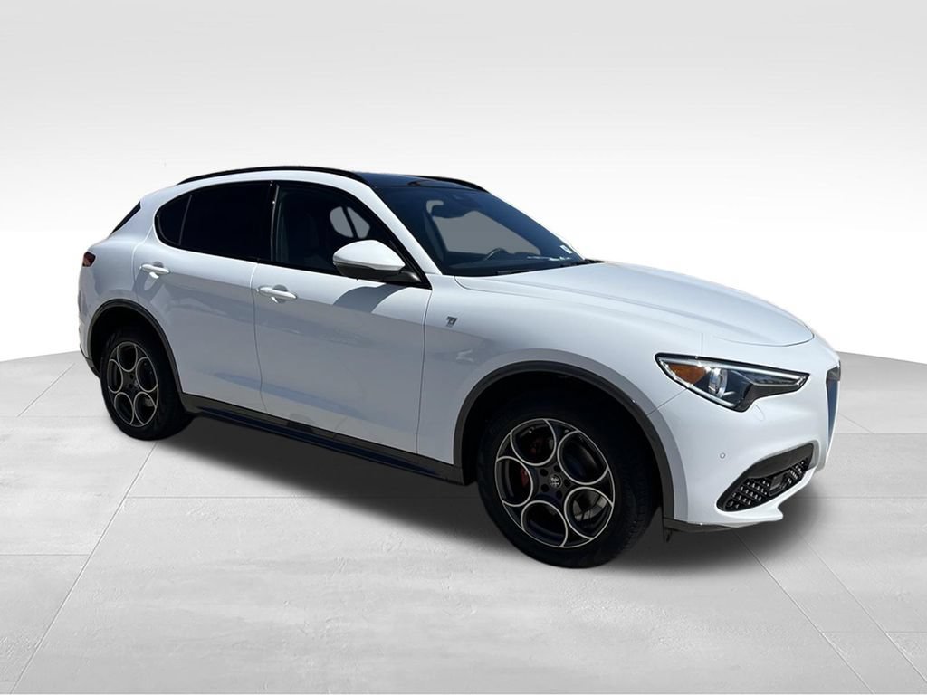 Used 2023 Alfa Romeo Stelvio Ti w/ Active Assist Plus Package AWD/4WD image 5