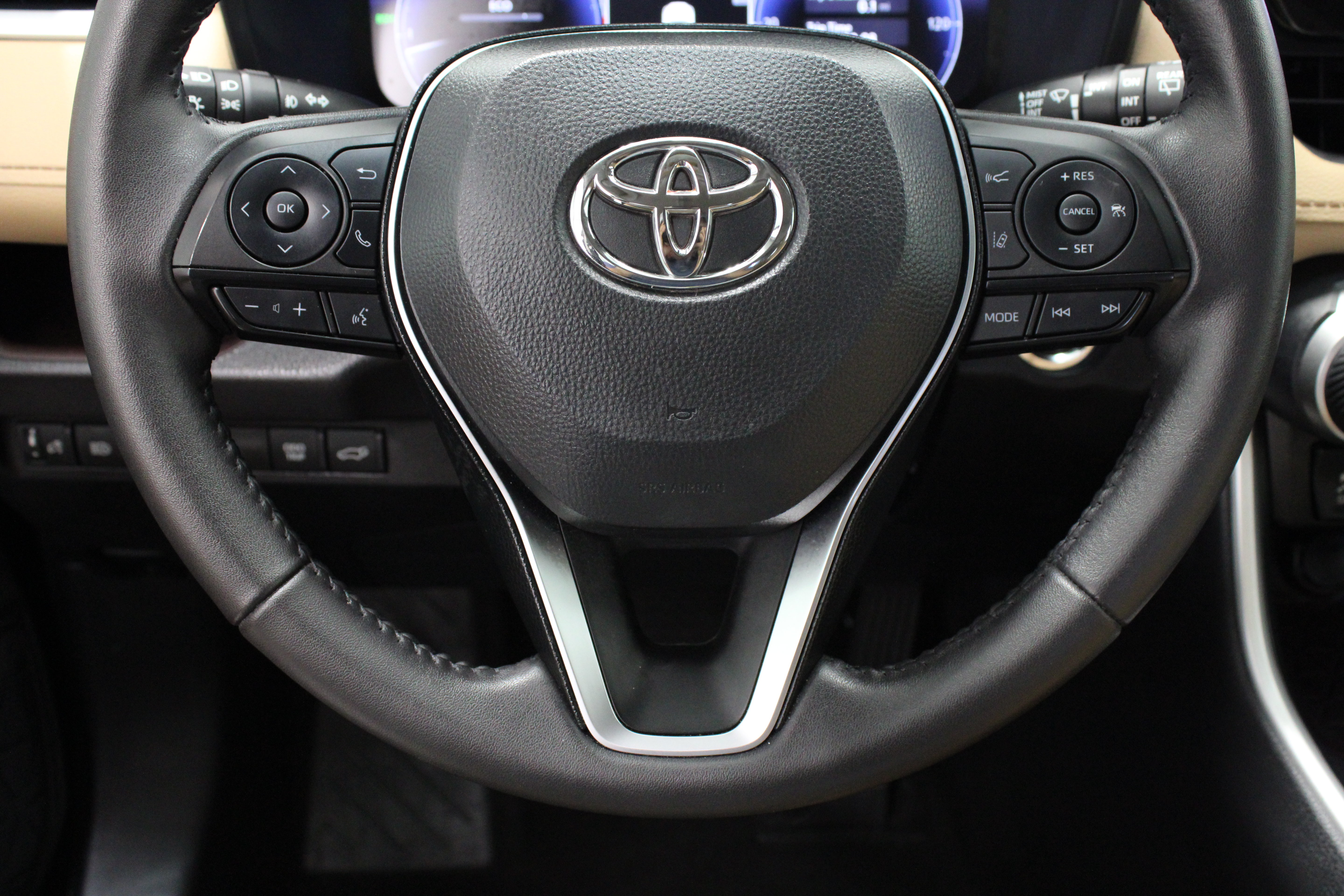 Used 2025 Toyota RAV4 Limited FWD image 25