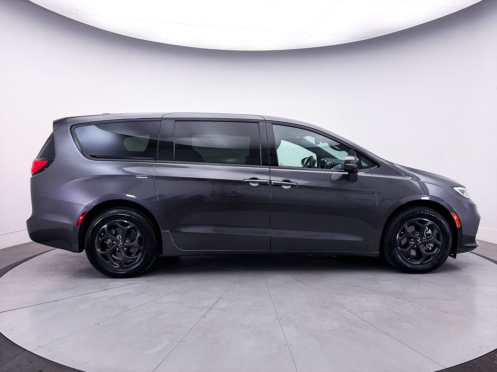 Used 2022 Chrysler Pacifica Touring-L w/ S Appearance Package FWD image 39