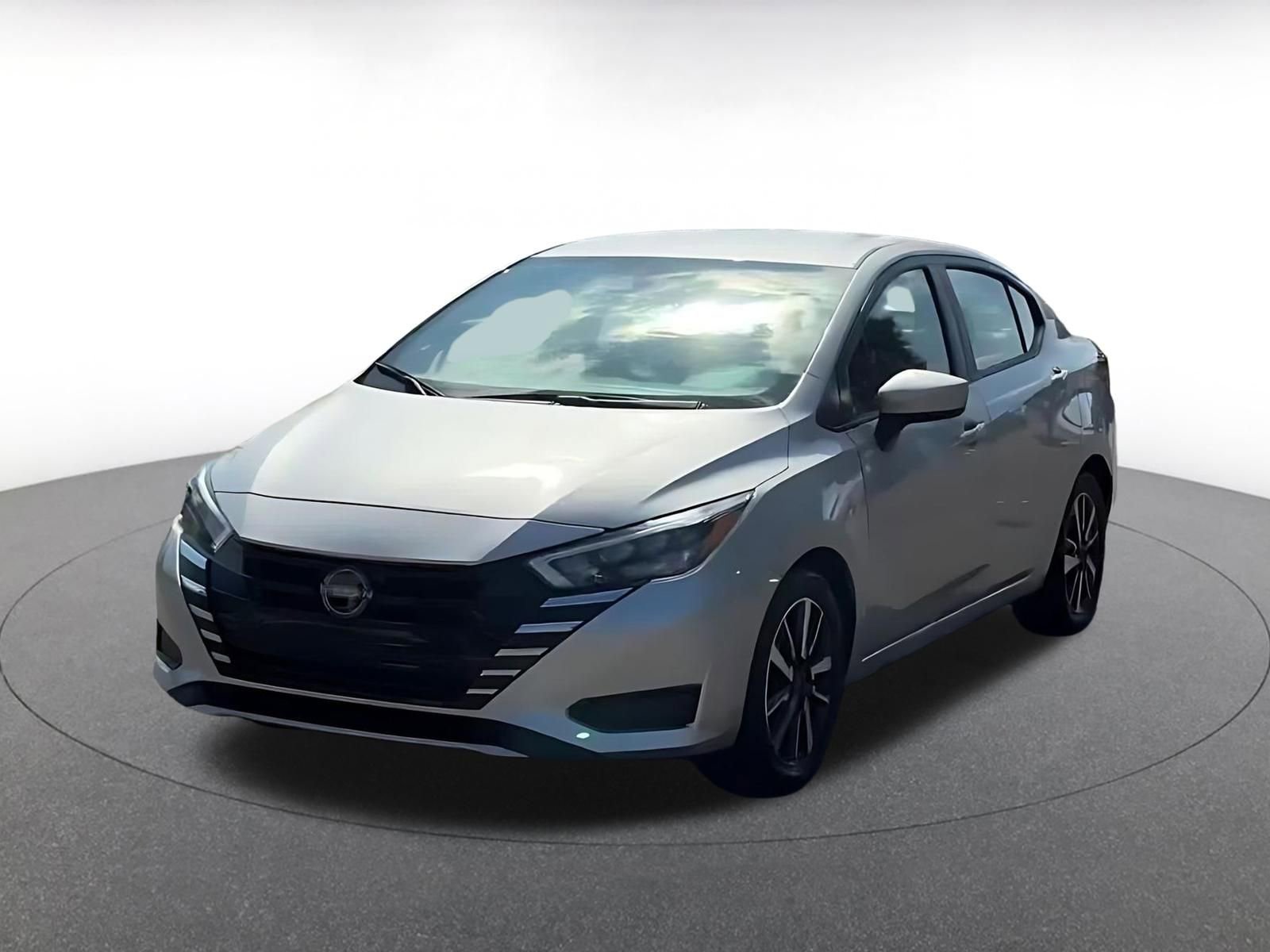 Used 2025 Nissan Versa SV image 7