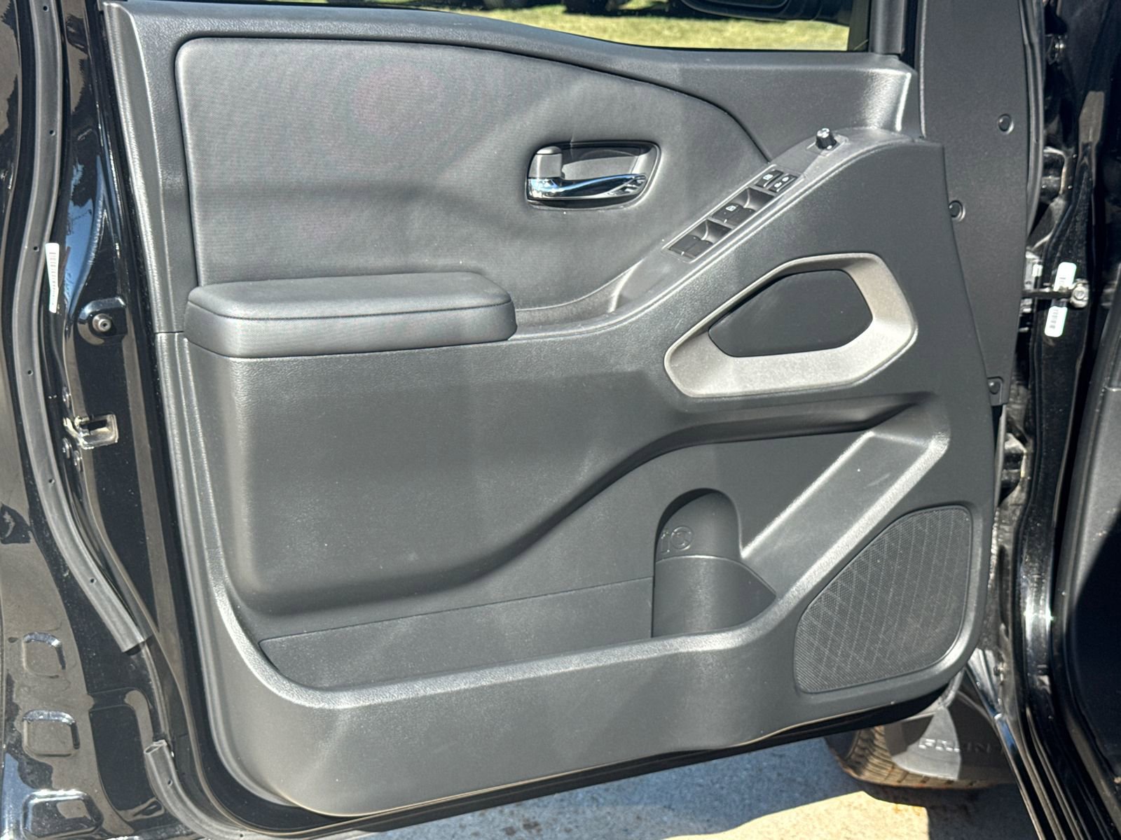 Used 2024 Nissan Frontier SV w/ SV Convenience Package image 10