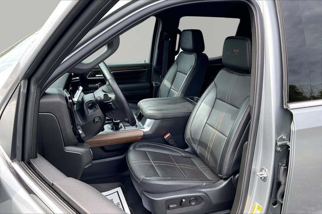 Used 2023 Chevrolet Silverado 1500 High Country w/ Technology Package AWD/4WD image 25