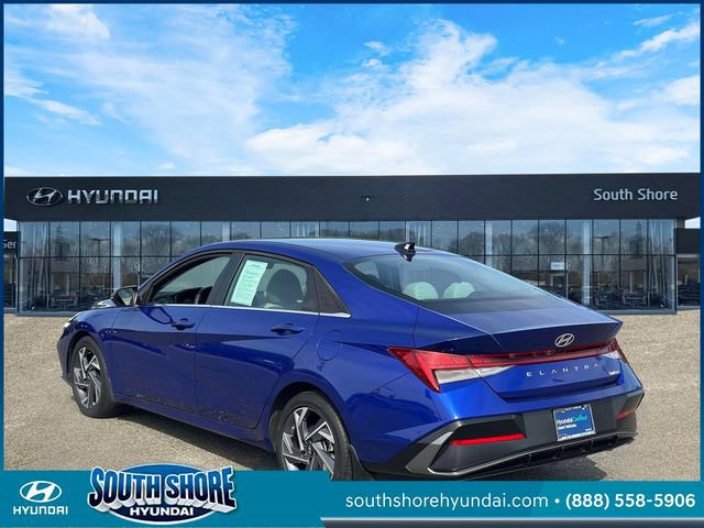 Certified 2025 Hyundai Elantra Limited FWD image 8