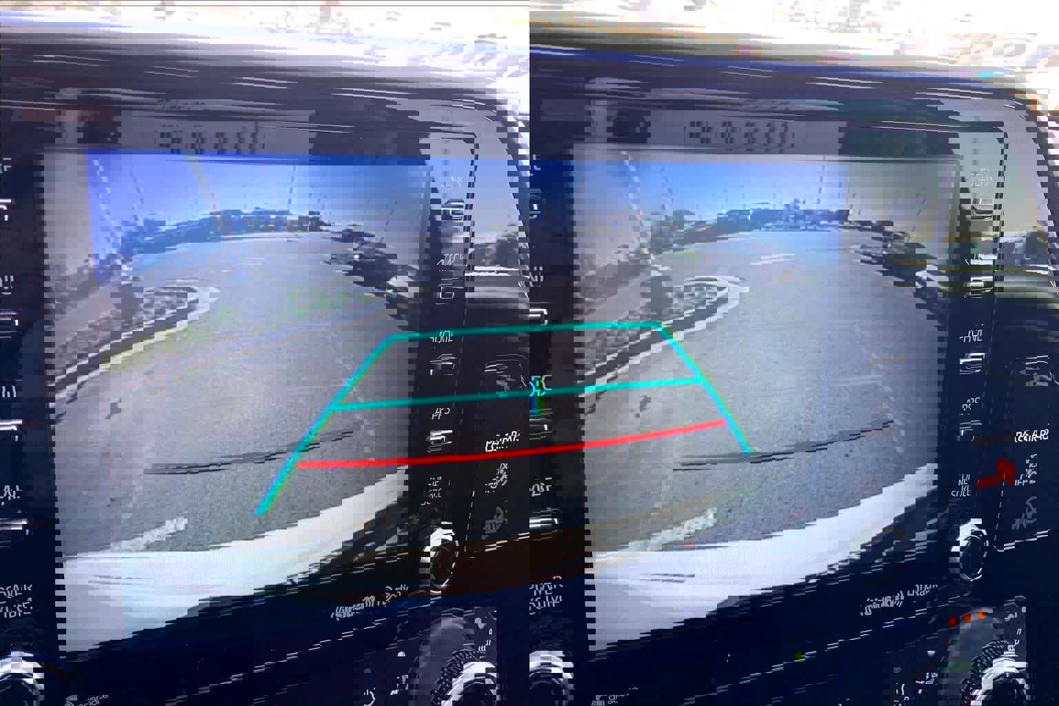 Used 2021 Toyota Highlander XLE AWD/4WD image 27