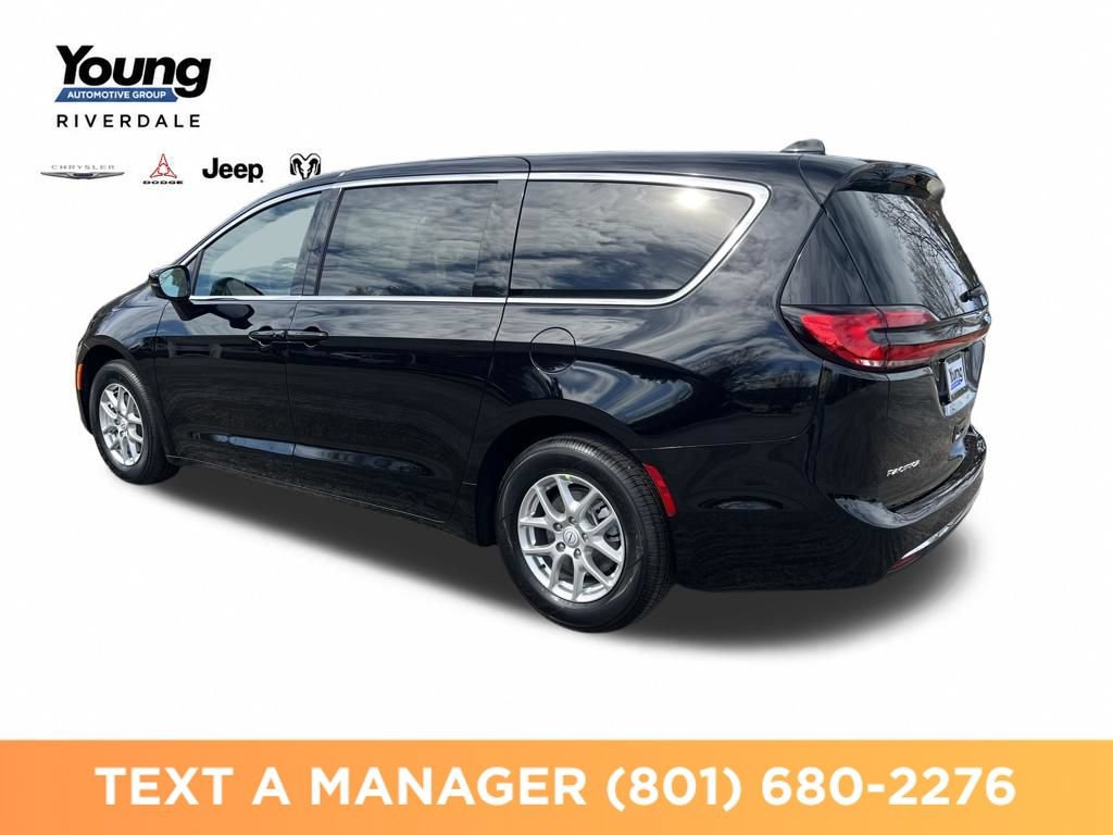 New 2026 Chrysler Pacifica Select FWD image 3