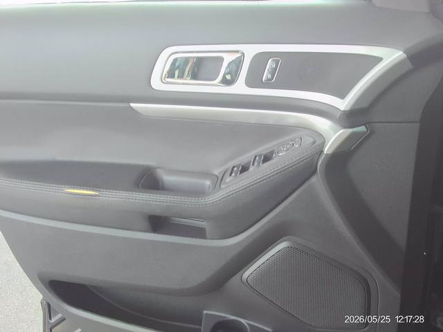 Used 2015 Ford Explorer XLT w/ Equipment Group 202B AWD/4WD image 14