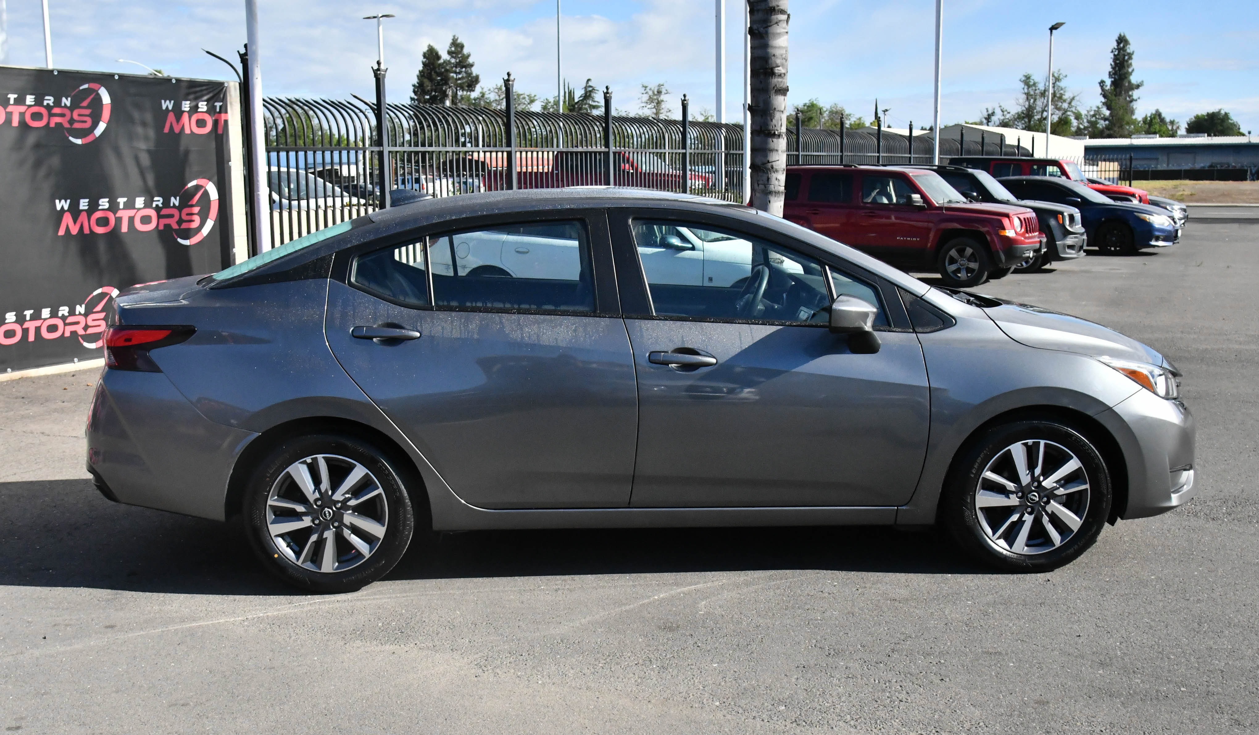 Used 2023 Nissan Versa SV FWD image 9