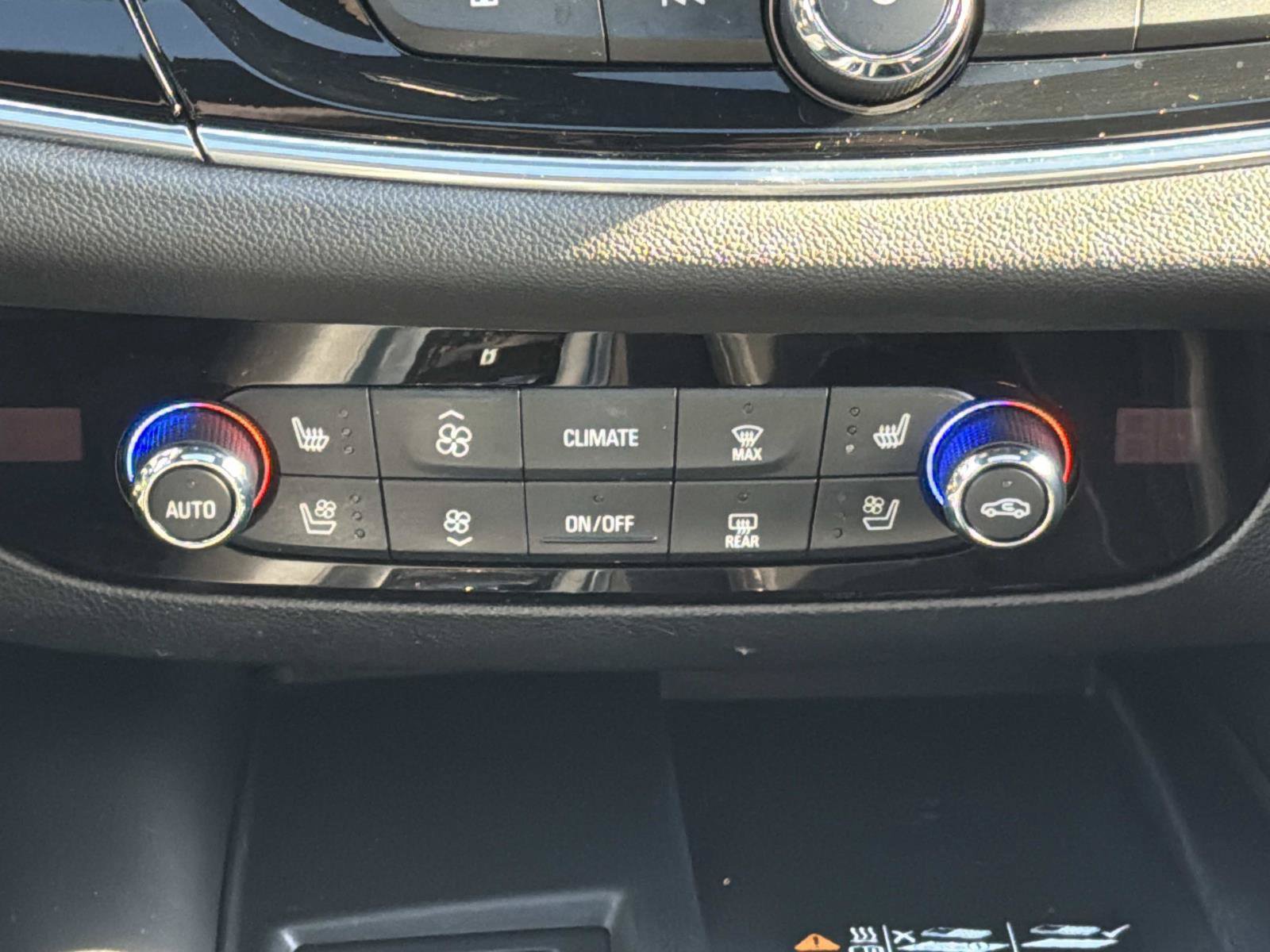 Used 2022 Buick Enclave Avenir w/ Avenir Technology Package AWD/4WD image 14