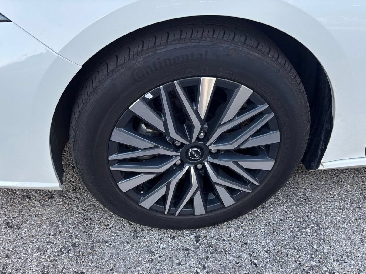 Used 2025 Nissan Altima 2.5 SV FWD image 31
