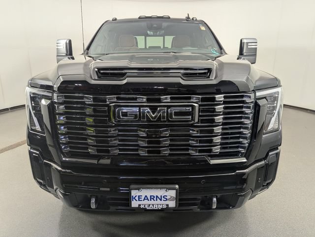 Used 2025 GMC Sierra 3500 Denali Ultimate AWD/4WD image 3