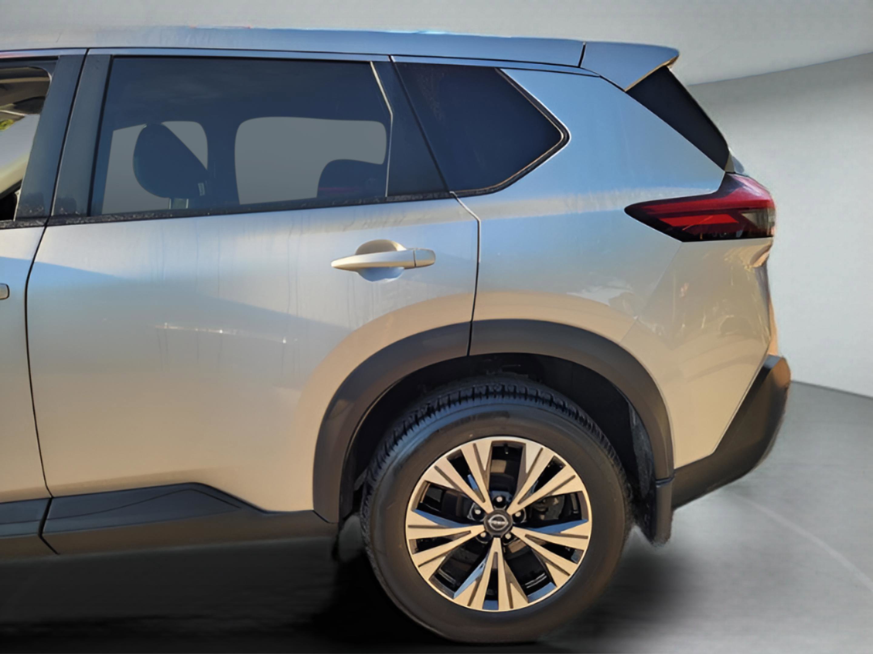 Used 2023 Nissan Rogue SV image 33
