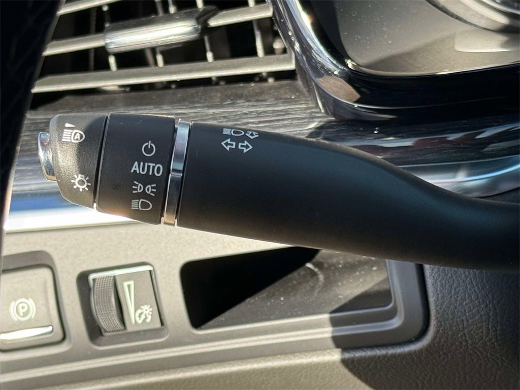 Used 2025 Cadillac XT5 Premium Luxury image 31