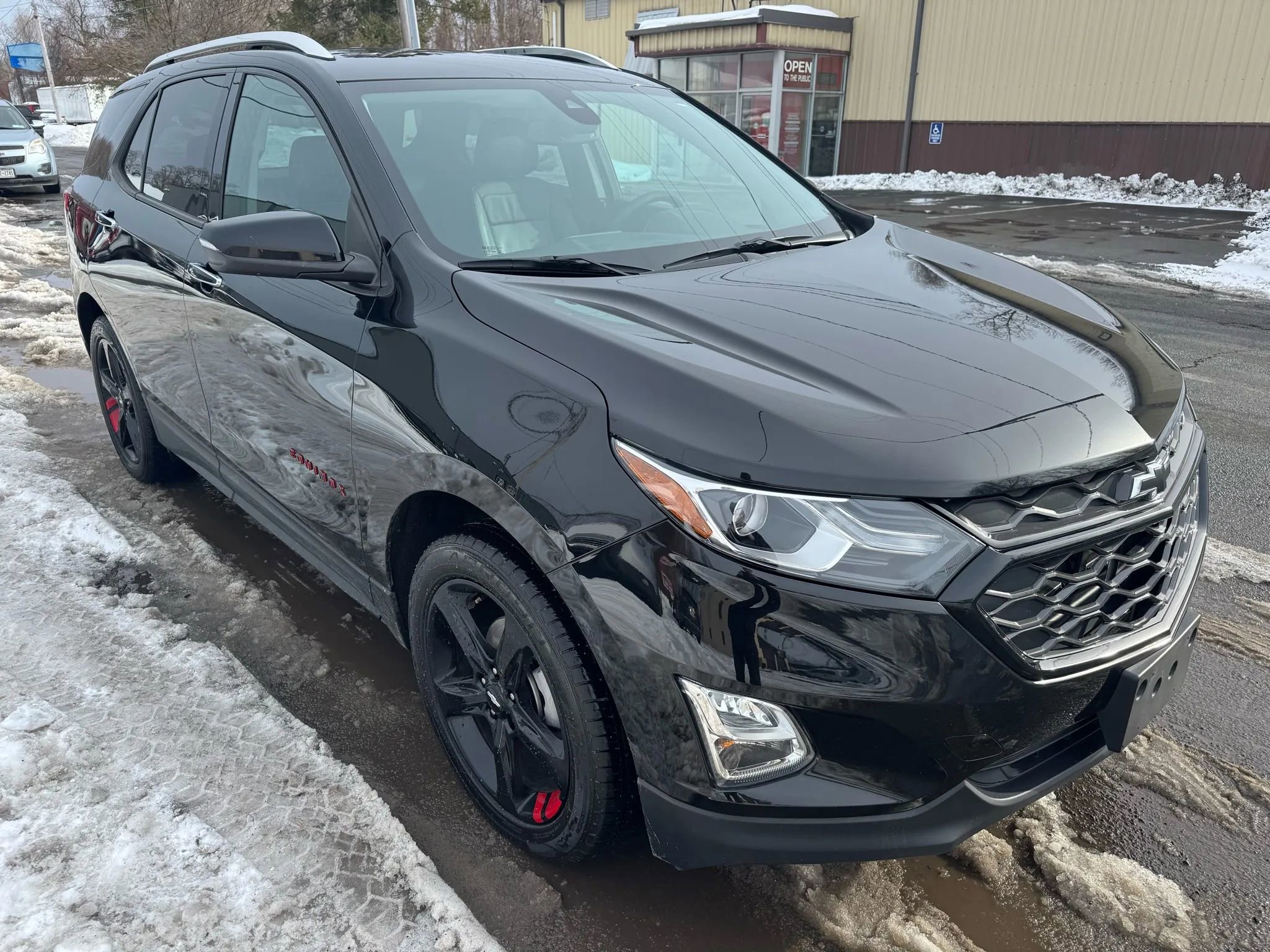 Used 2021 Chevrolet Equinox Premier w/ Redline Edition AWD/4WD image 3