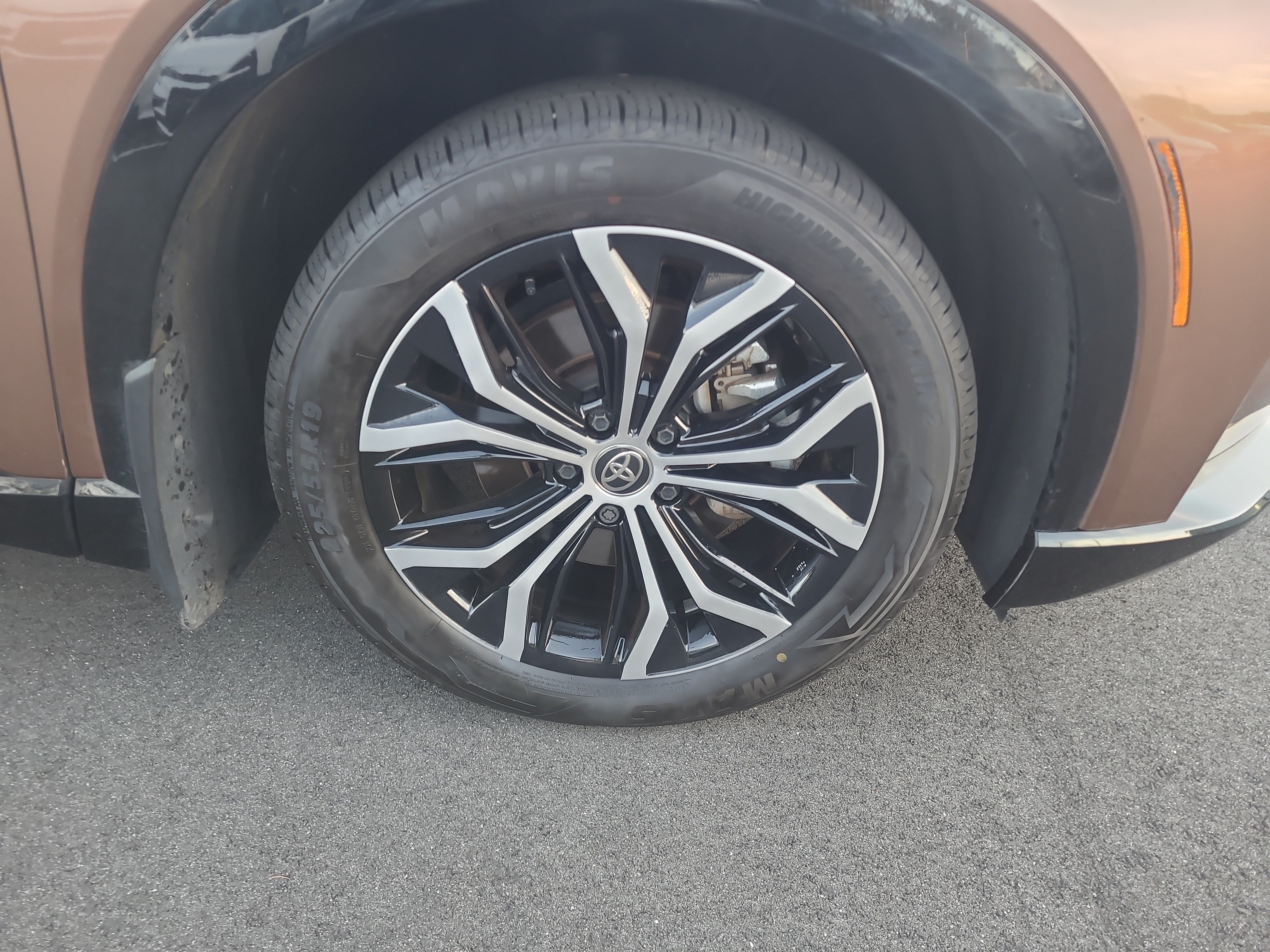 Certified 2025 Toyota Crown Signia AWD/4WD image 12