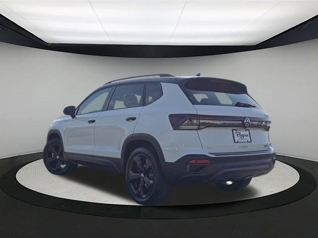 New 2025 Volkswagen Taos SE image 5