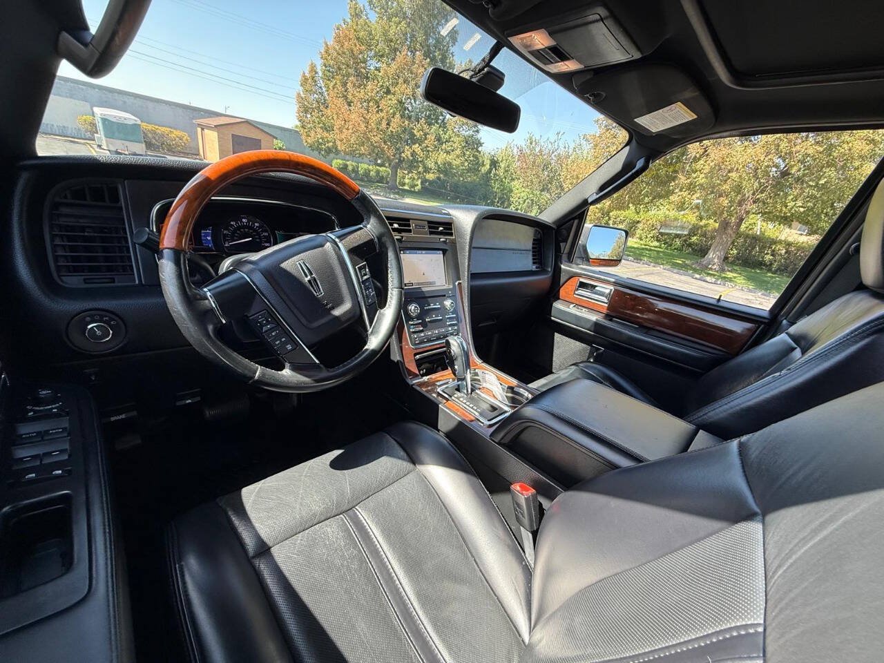 Used 2017 Lincoln Navigator L Select AWD/4WD image 9