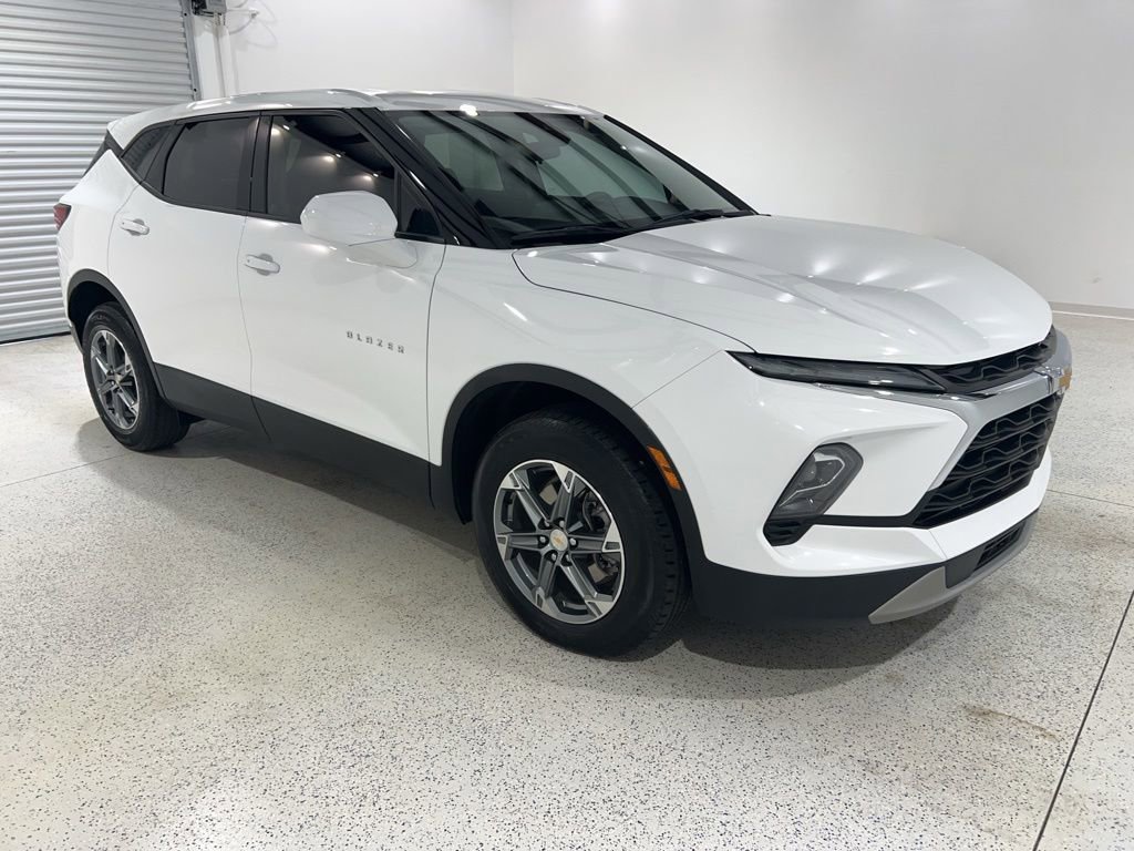 Used 2023 Chevrolet Blazer LT FWD image 4