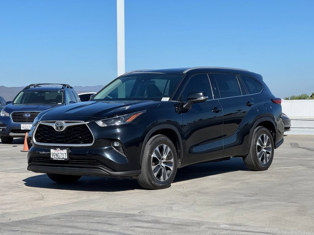 Used 2022 Toyota Highlander XLE FWD image 7