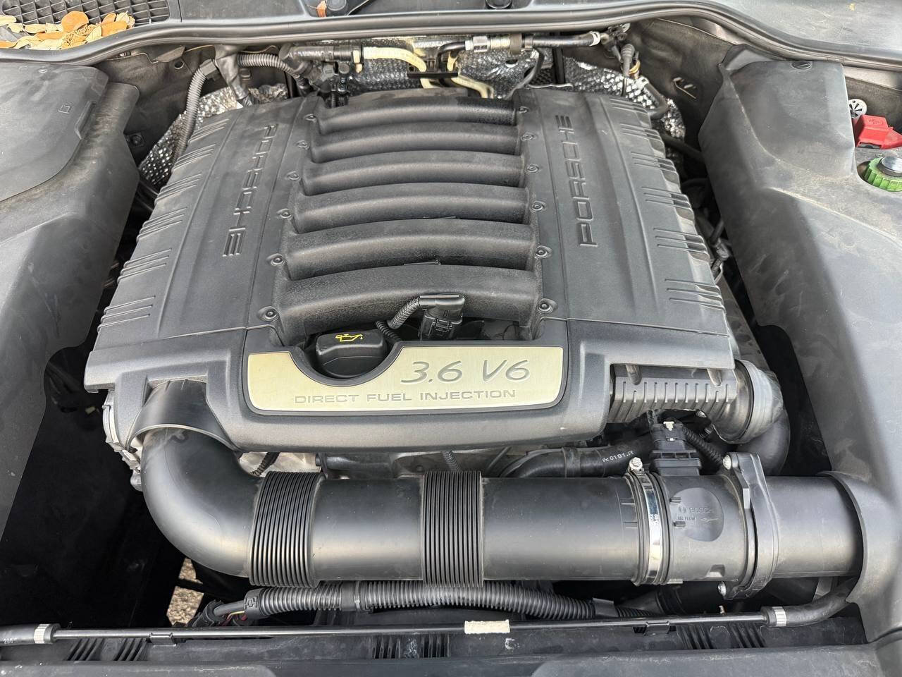 Used 2014 Porsche Cayenne Platinum Edition AWD/4WD image 35