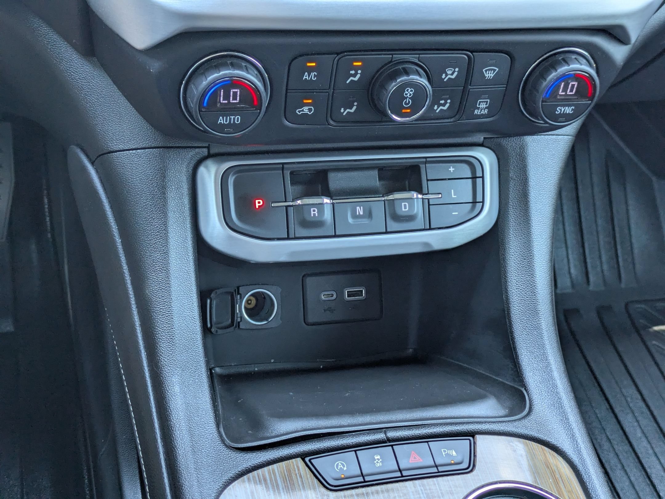 Used 2021 GMC Acadia SLE w/ Driver Convenience Package FWD image 20