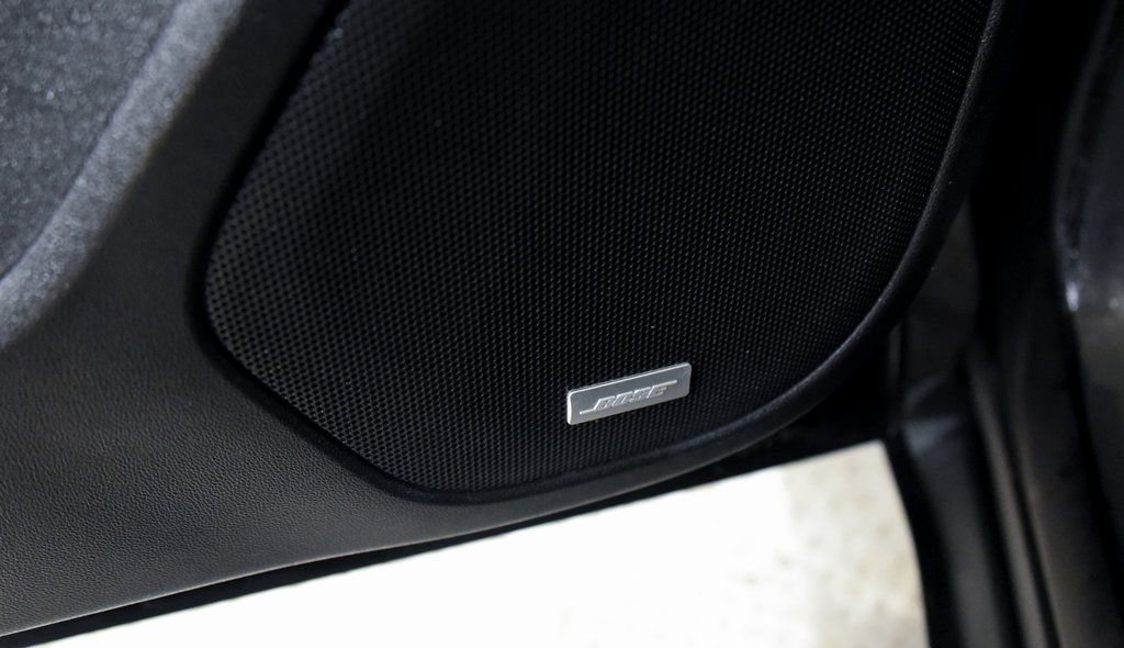 Used 2023 GMC Acadia SLT FWD image 17