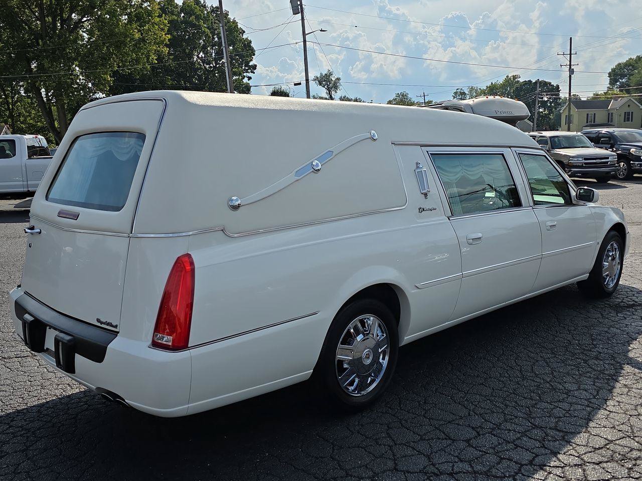 Used 2008 Cadillac DTS Hearse FWD image 2