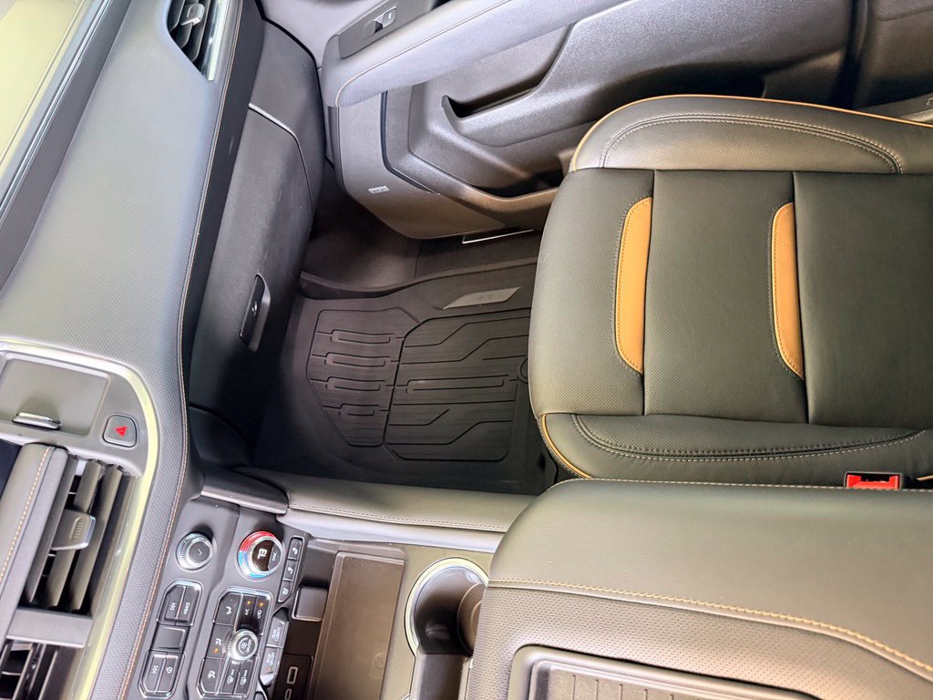 Used 2024 GMC Yukon XL AT4 w/ Technology Package AWD/4WD image 25