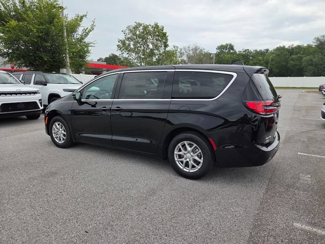 New 2027 Chrysler Pacifica Select FWD image 8