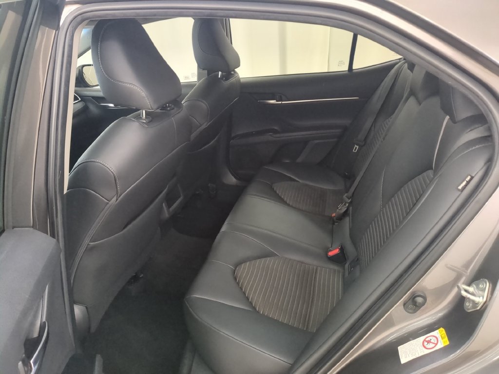 Used 2018 Toyota Camry SE w/ Moonroof Package FWD image 27